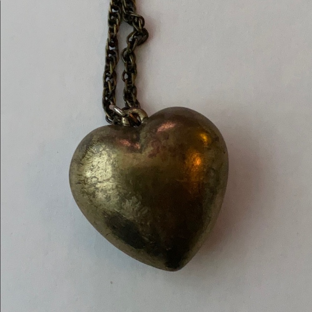 Gold heart necklace. - Picture 2 of 2
